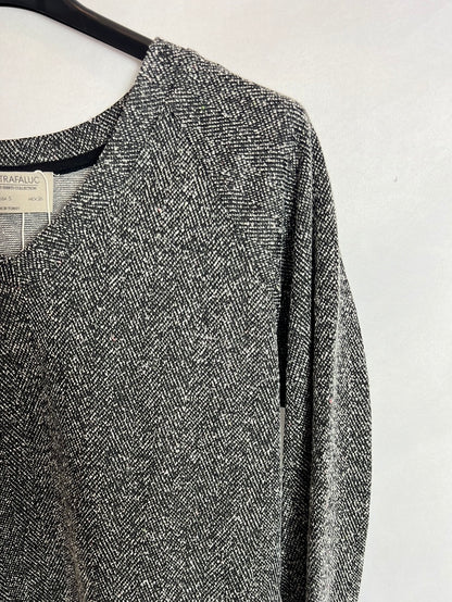 ZARA. Top gris y blanco textura. T S