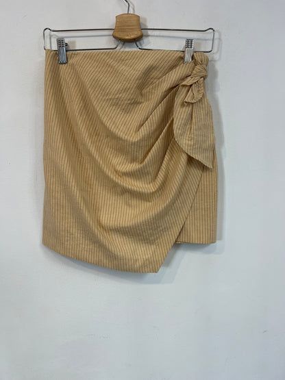 ZARA. Falda crema rayas
