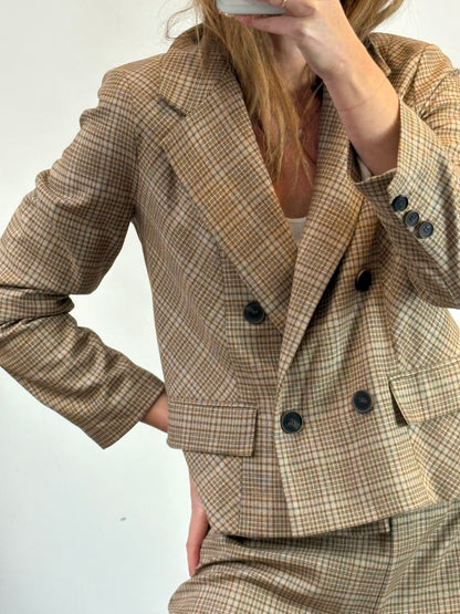 INTROPIA. Traje de chaqueta cuadros tonos beiges