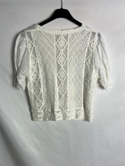 OTRAS. Top calado abotinado detalles. T S