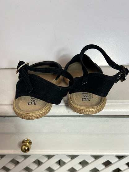 BATILAS. Black esparto grass shoes for girls. Size 27