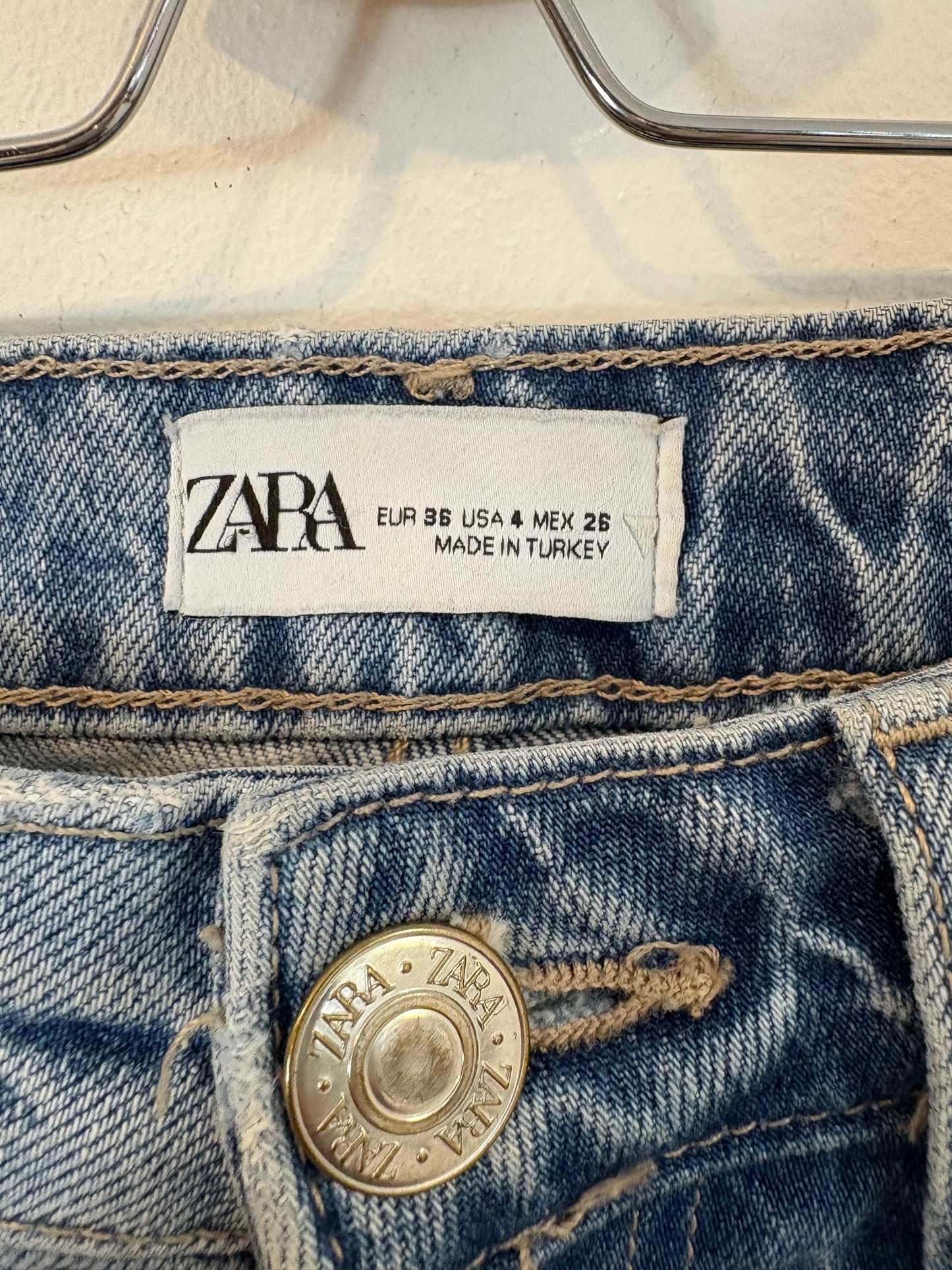 ZARA. Denim momfit . T 36