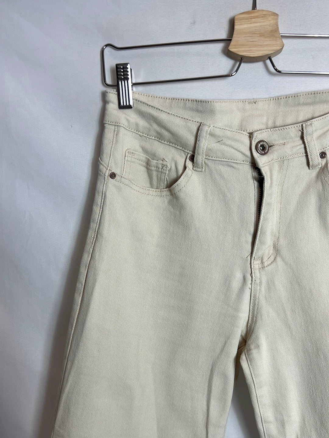 OTHERS. Beige denim with fringes. Size 38