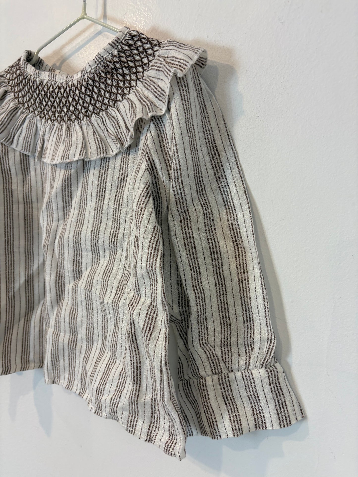 MALUDI KIDS. blusa beige rayas cuello  T.3 años