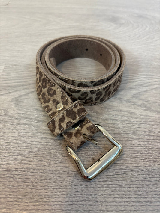OTRAS. Cinturón animal print piel