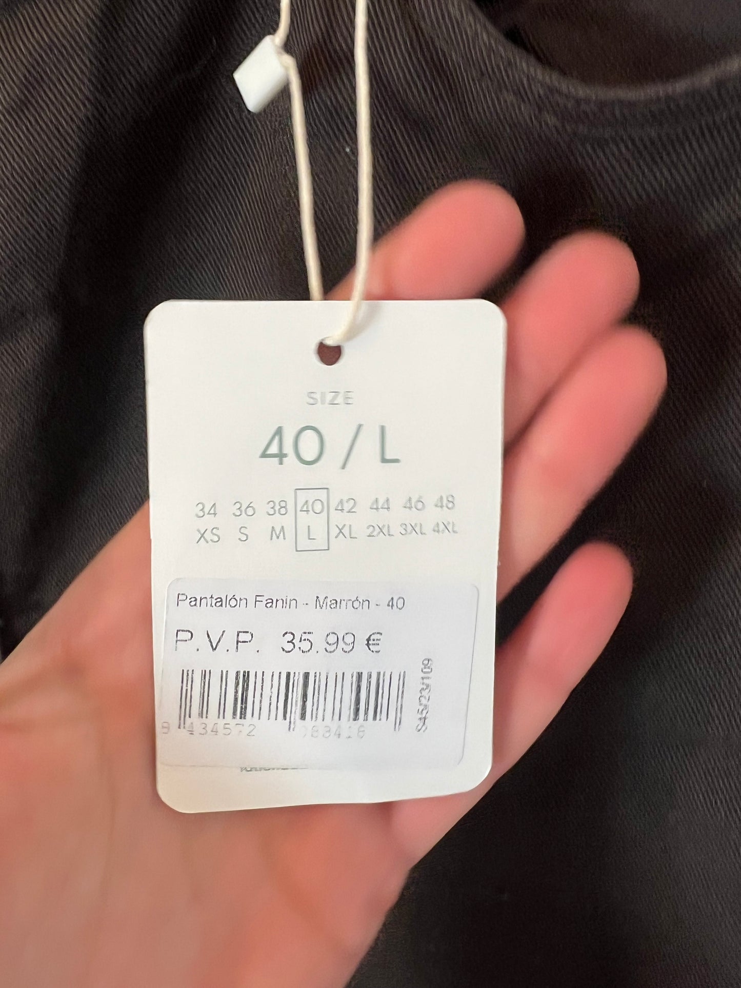 VALENTINA. Brown straight-leg trousers with buttons, size 40