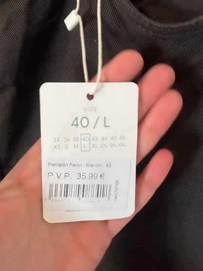 VALENTINA. Brown straight-leg trousers with buttons, size 40