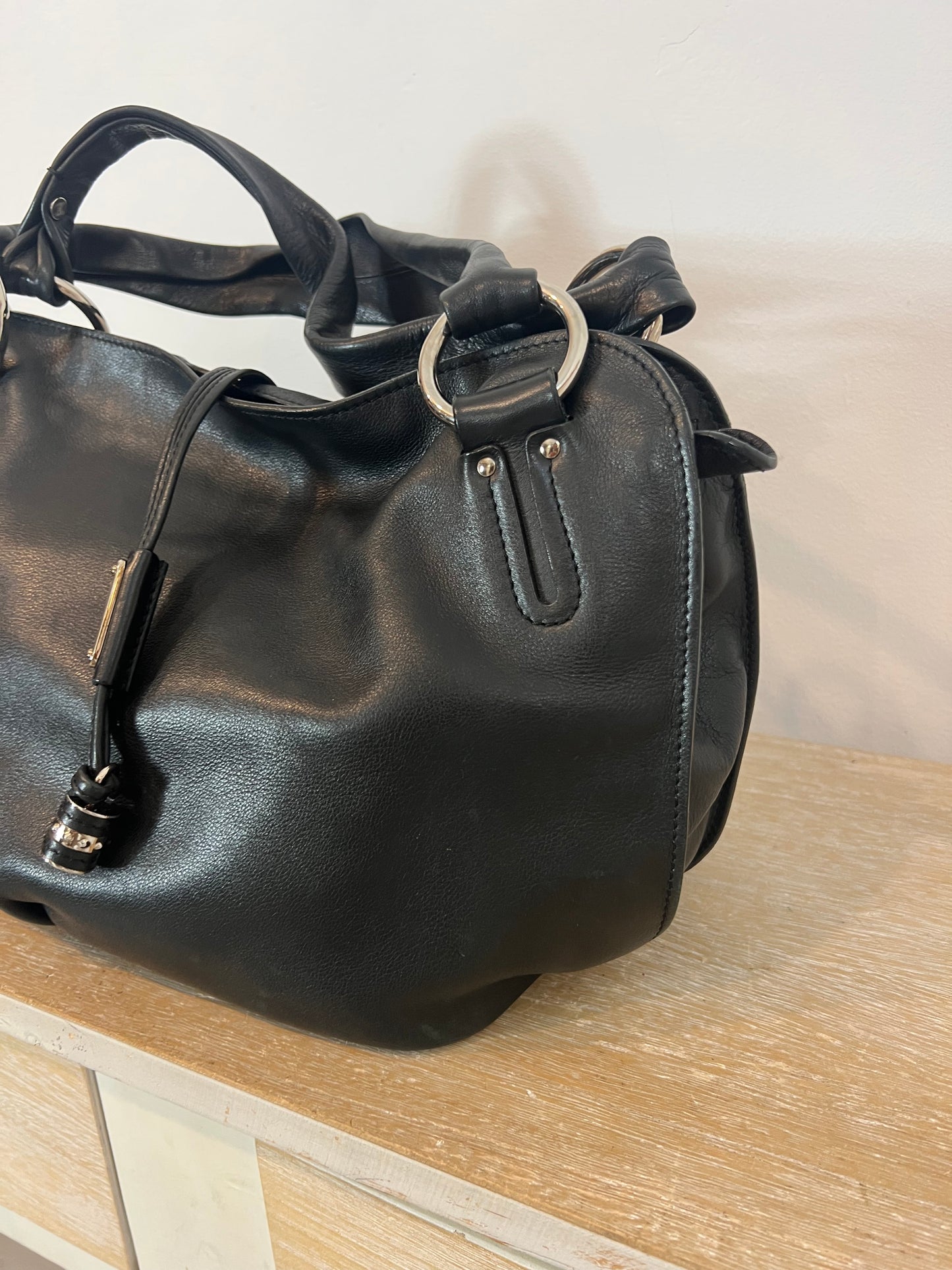 CELINE. Bolso negro piel mediano