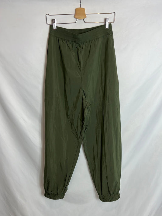 OYSHO. Pantalón verde textura. TS