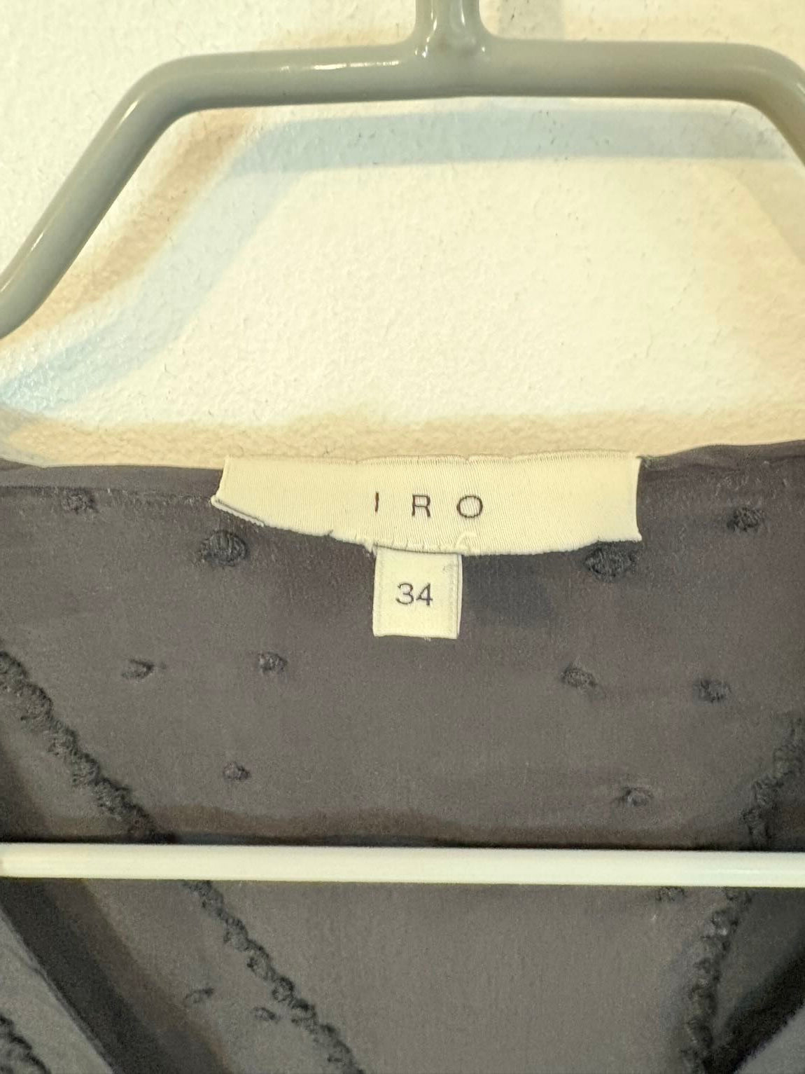 IRO. Top negro bordados detalle mangas