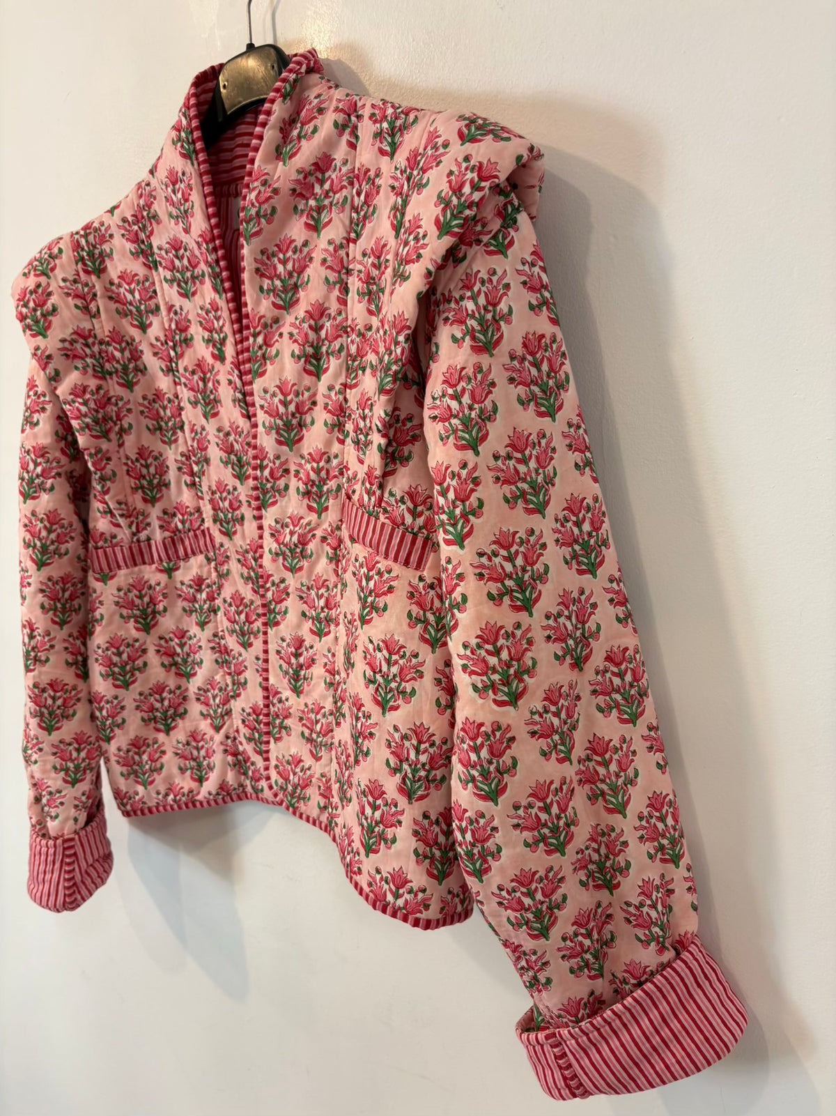 COOSY. Chaqueta estampada acolchada