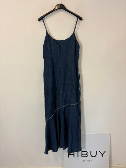 ZARA. Vestido largo denim detalles deshilachados
