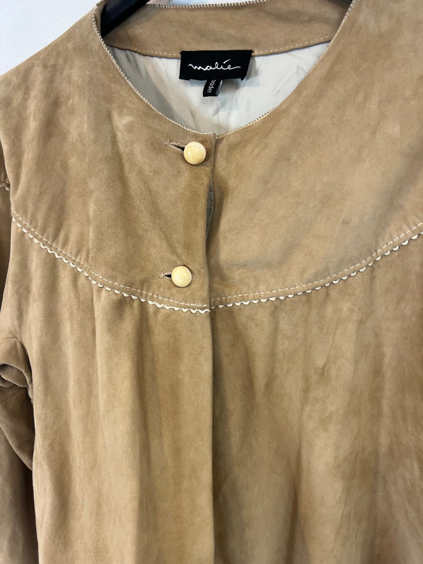 OTRAS. Chaqueta beige botones. T S