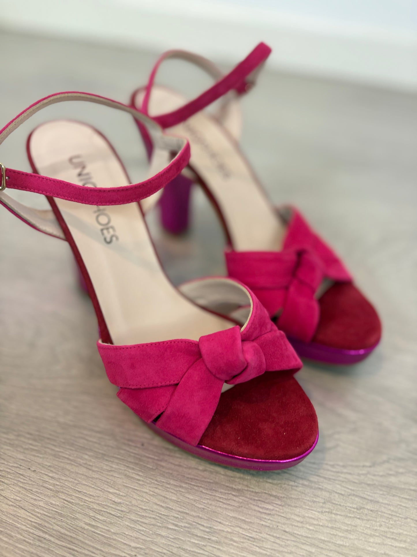 UNIQSHOES. Fuchsia double-textured sandals. Size 39