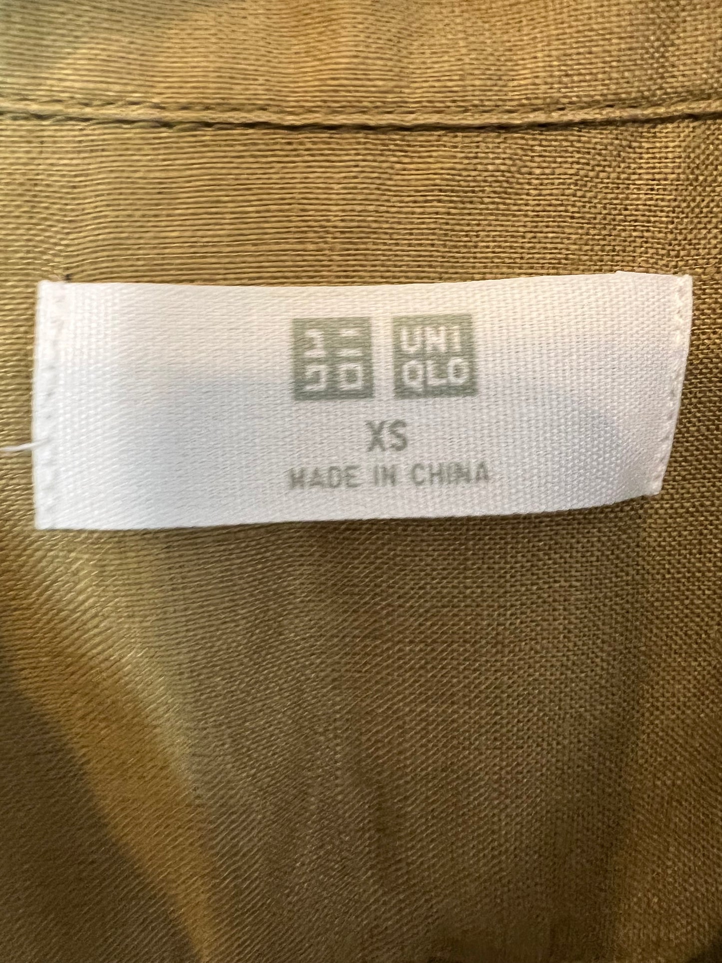 UNIQLO. Khaki green linen blouse. T XS