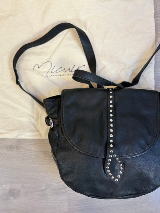 MICUIR. Mochila tachas en negro