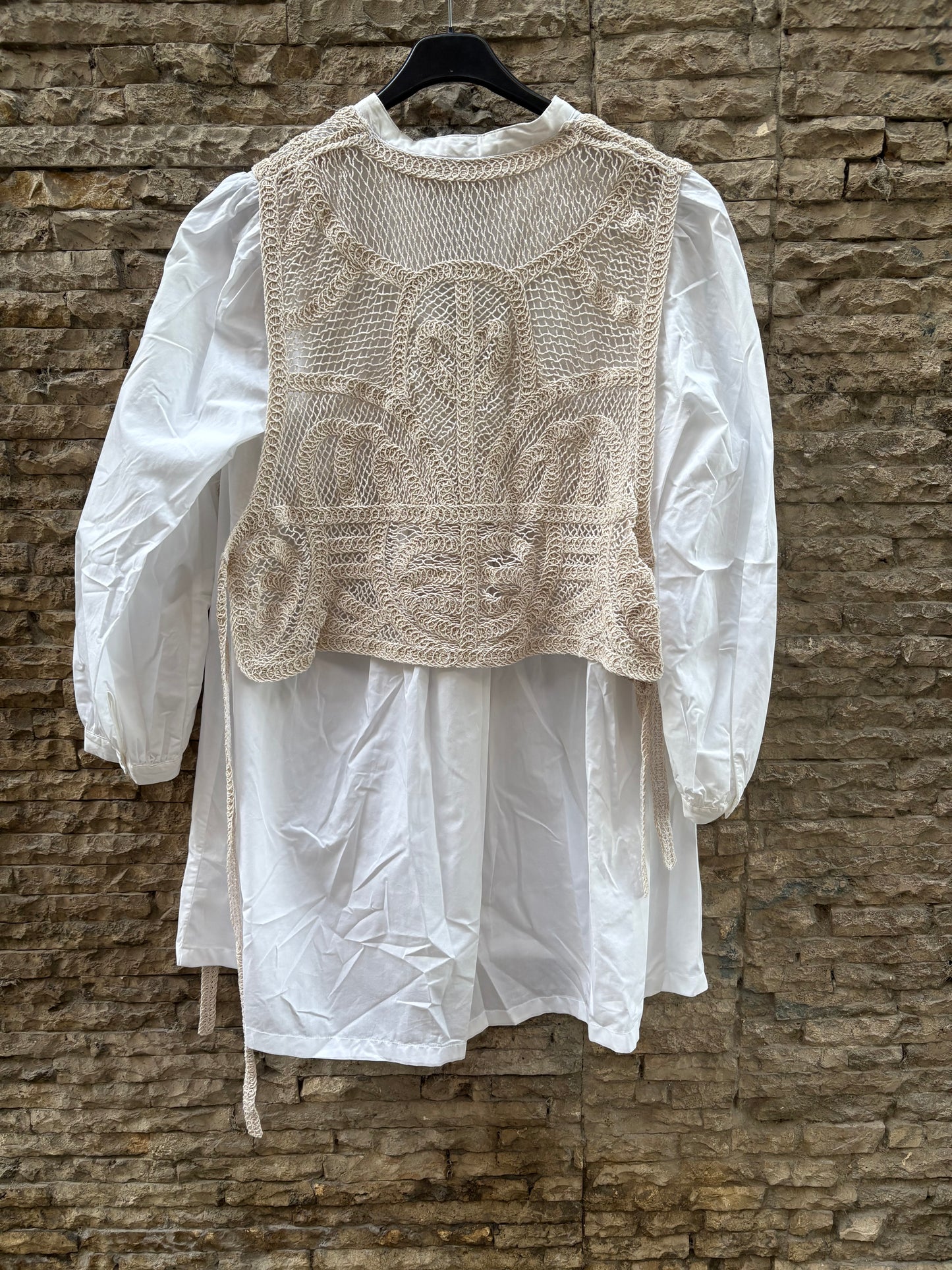 ZARA. Vestido corto detalle croché. T M