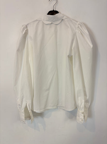 PEDRO DEL HIERRO. Blusa blanca detalle cuello