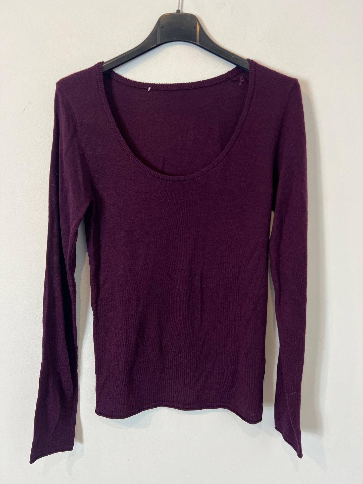 OTRAS. Top punto burdeos textura suave. T XS/S