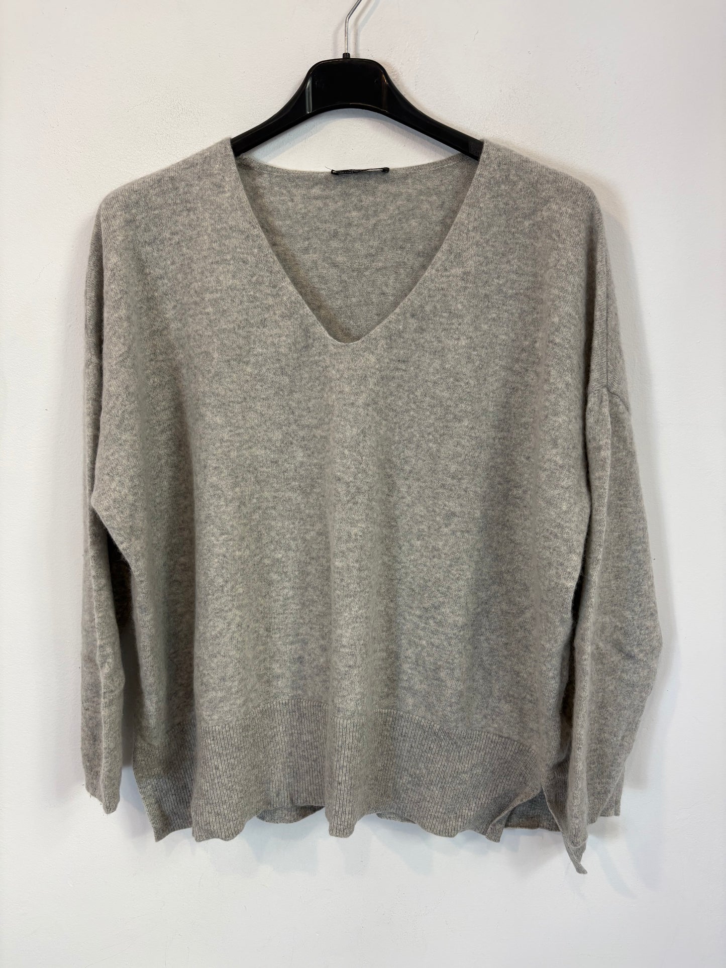 PARFOIS. Gray cashmere V-neck sweater. TM