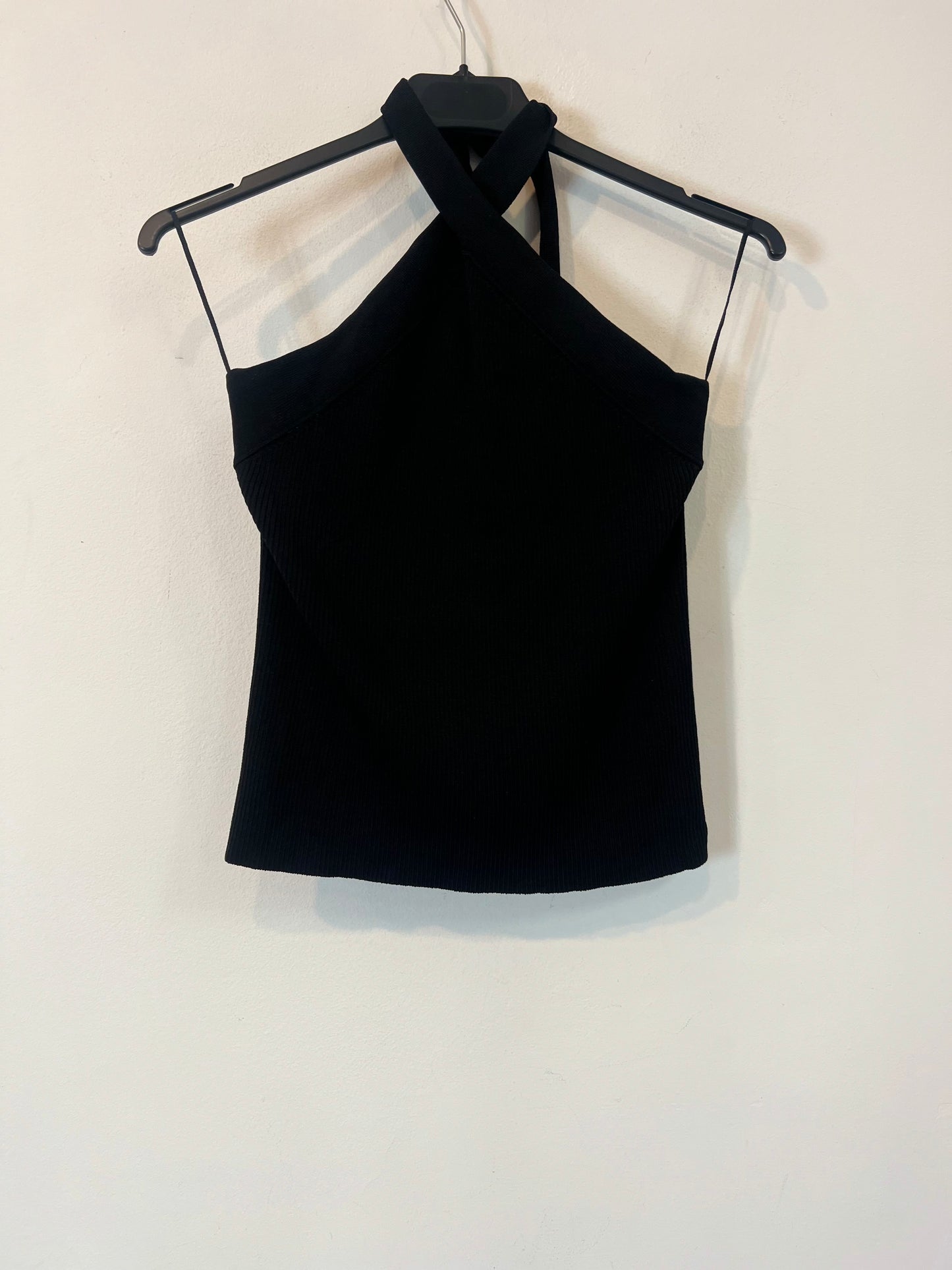 ZARA. Top negro canalé T:s