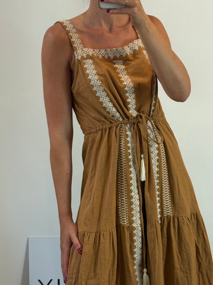 CORTEFIEL. Vestido midi bordados
