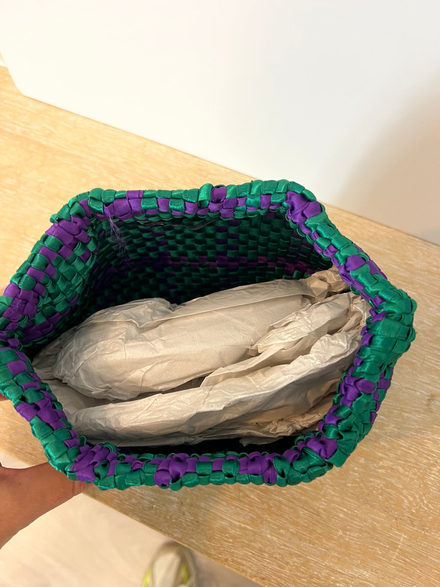 ZARA. Bolso de mano trenzado bicolor