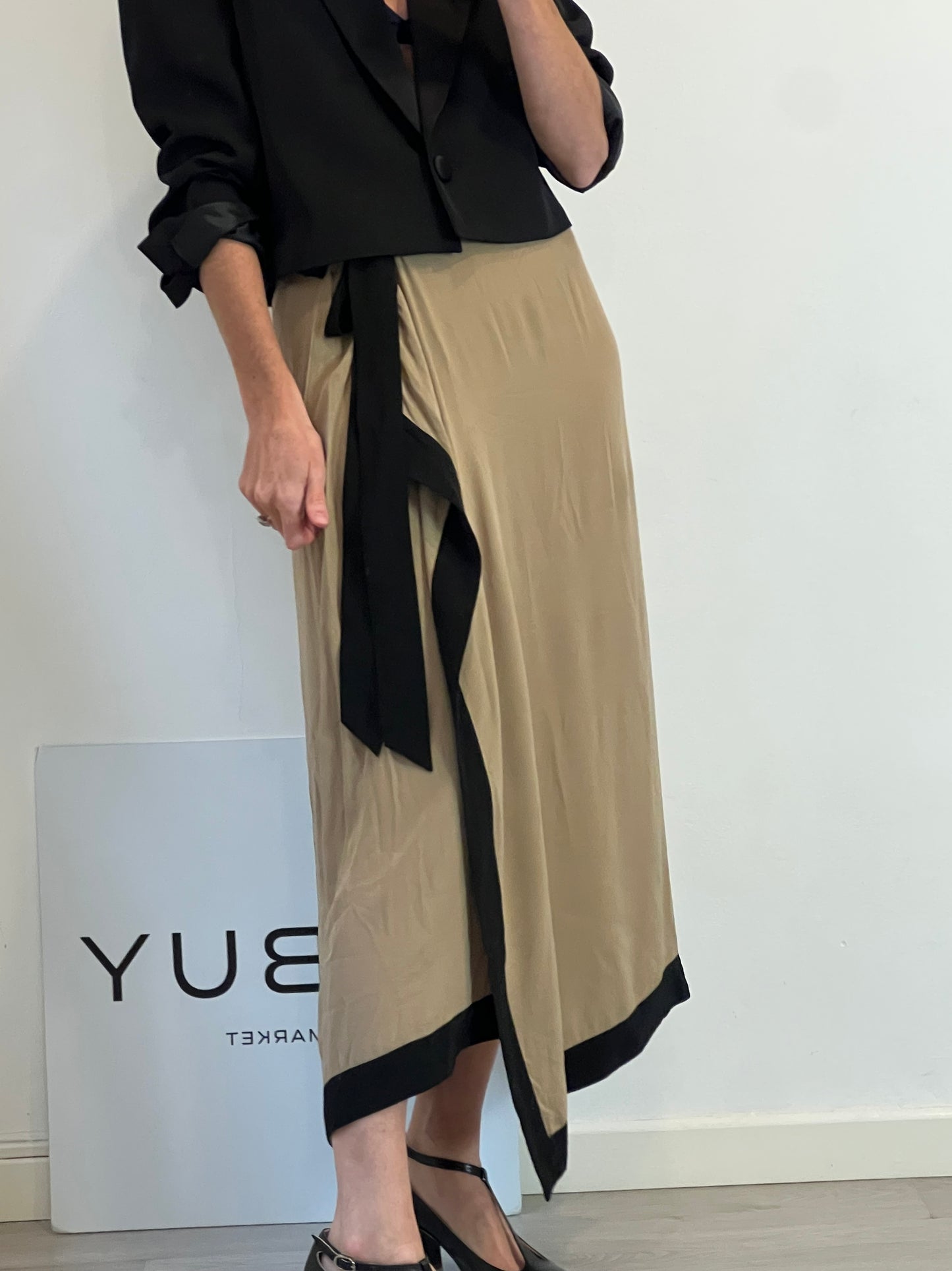 MASSIMO DUTTI. Falda midi fluida bicolor