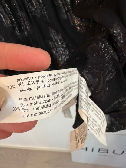 ZARA. Blusa negra vaporosa bordados
