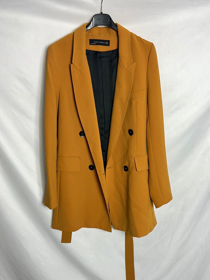 ZARA. Blazer larga mostaza. T XS (tara)