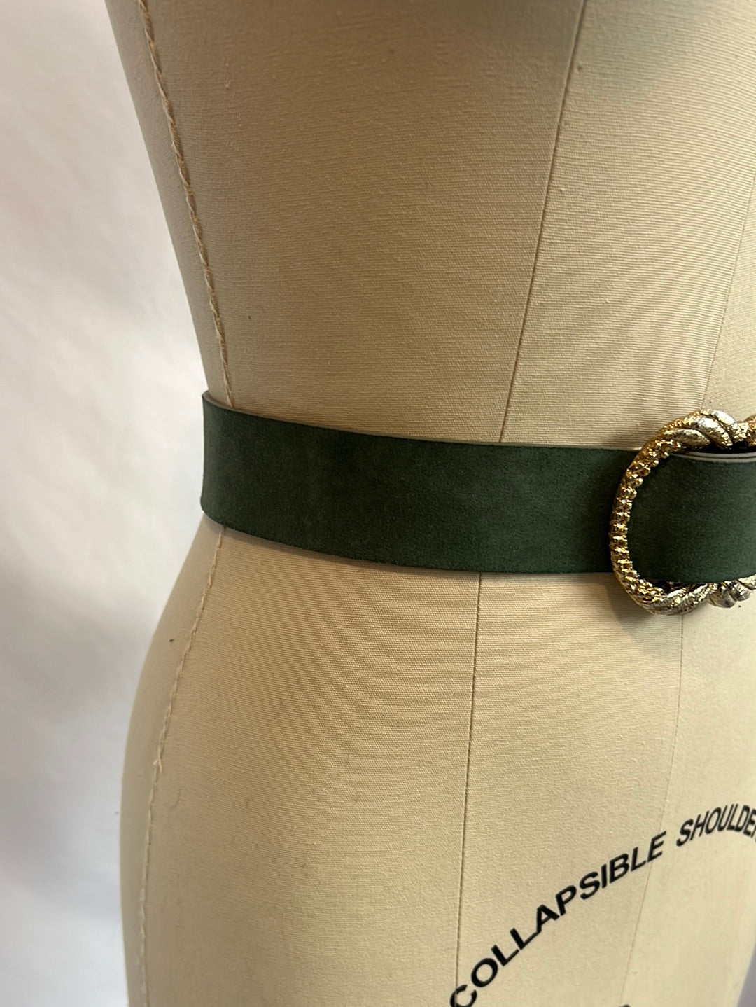 SEZANE. Cinturón verde piel T.90