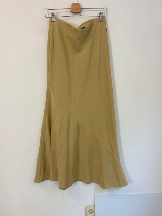 H&M. Falda larga fluida beige