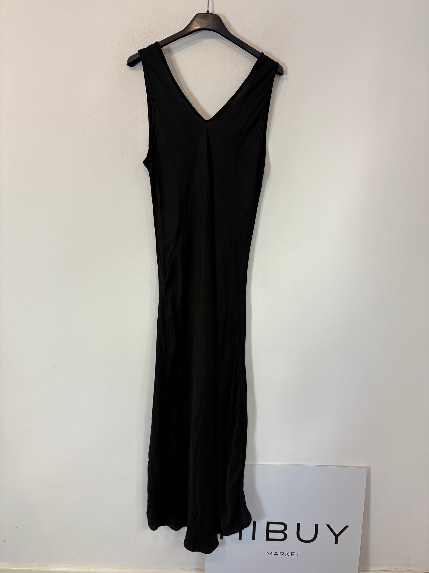 ALEXANDRA NEEL. Vestido largo negro con seda