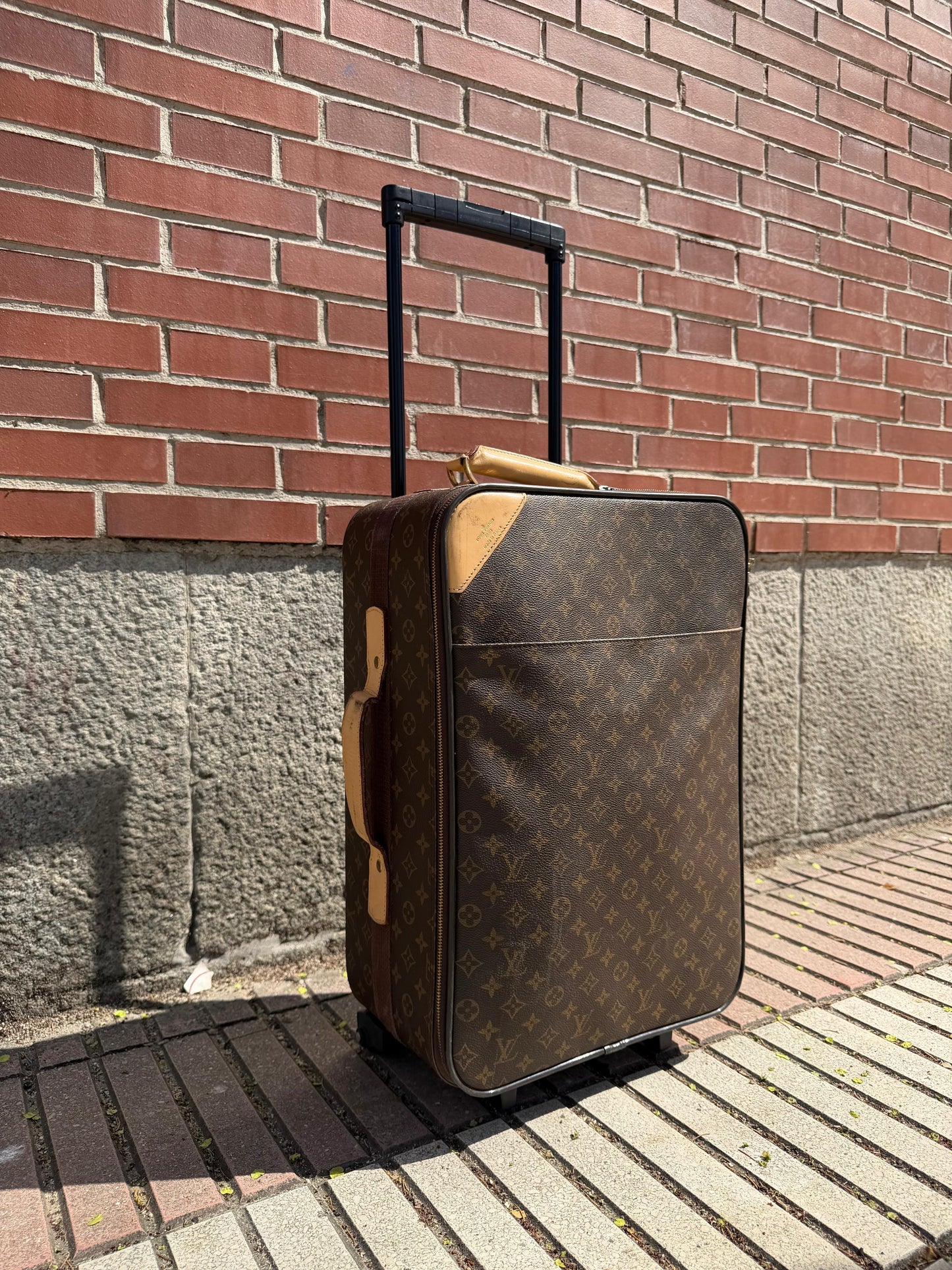 LOUIS VUITTON. Maleta viaje vintage