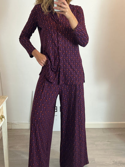 SURKANA. Total look estampado retro. T M