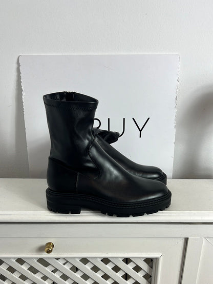 ZARA. Botones negro plataforma . T38