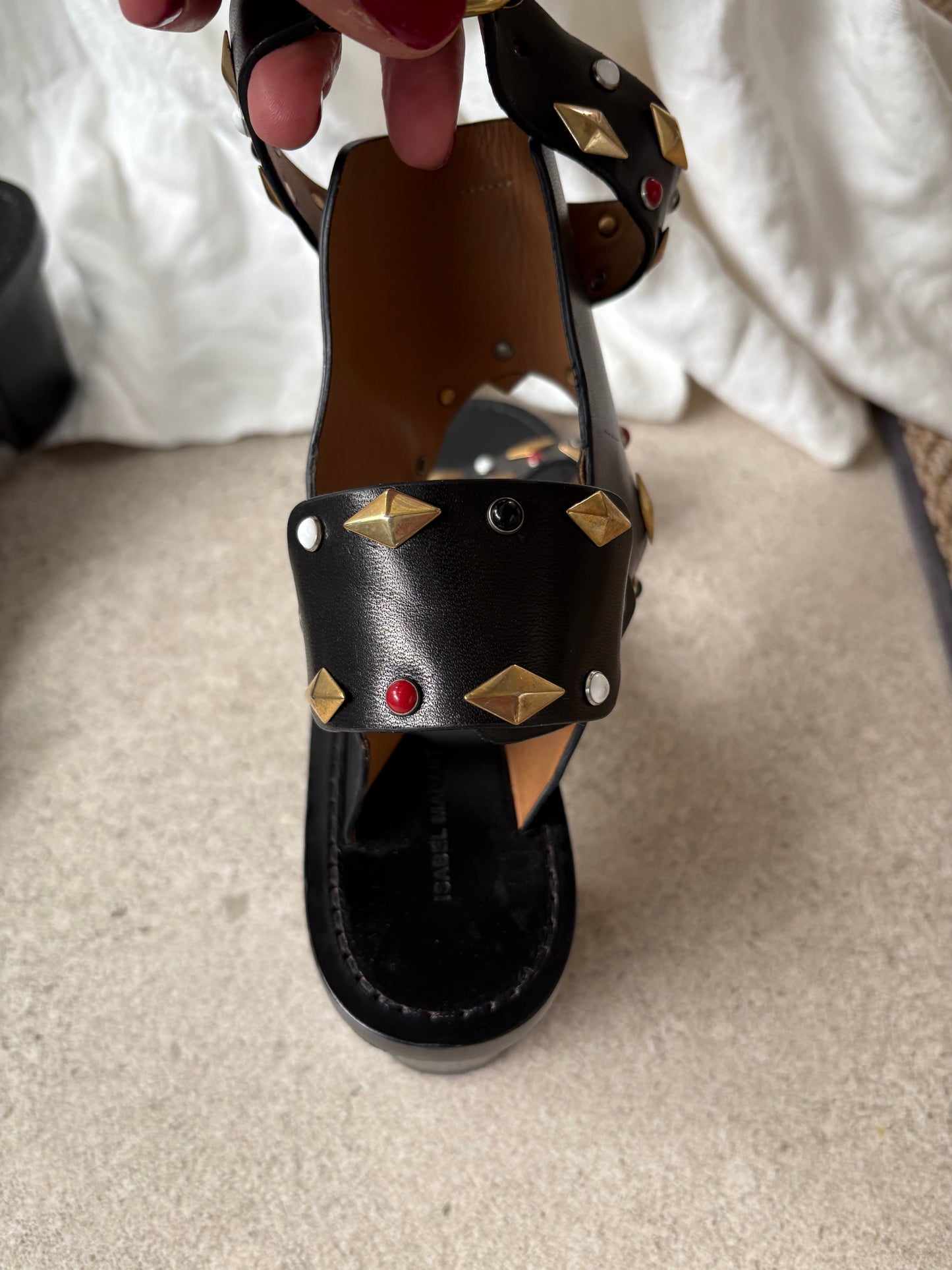 ISABEL MARANT. Sandalia piel tachuelas