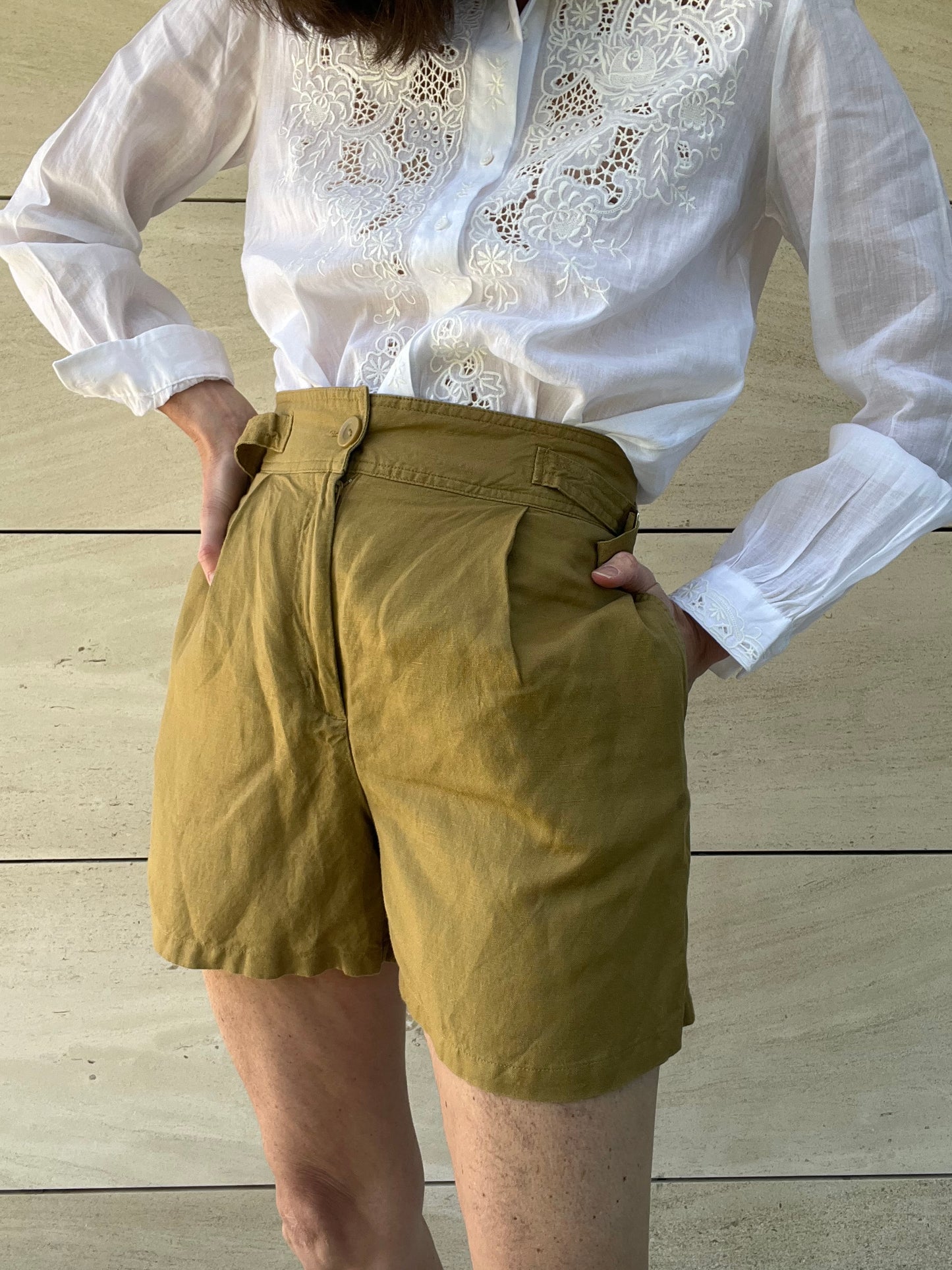 ZARA. Flowy camel Bermuda shorts. TS