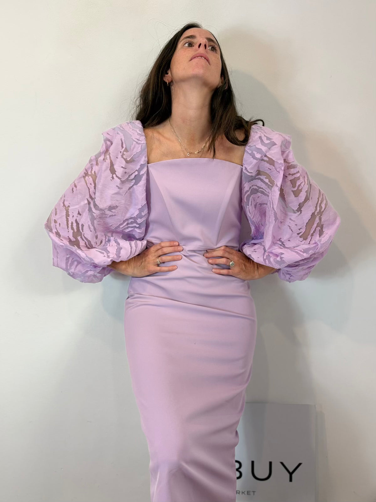 VICTORIA Collection. Vestido midi malva detalle mangas