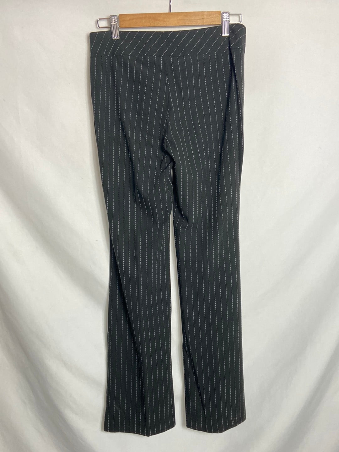 FORMULA YOUNG. Wide-leg black trousers with white stripes. Size 38