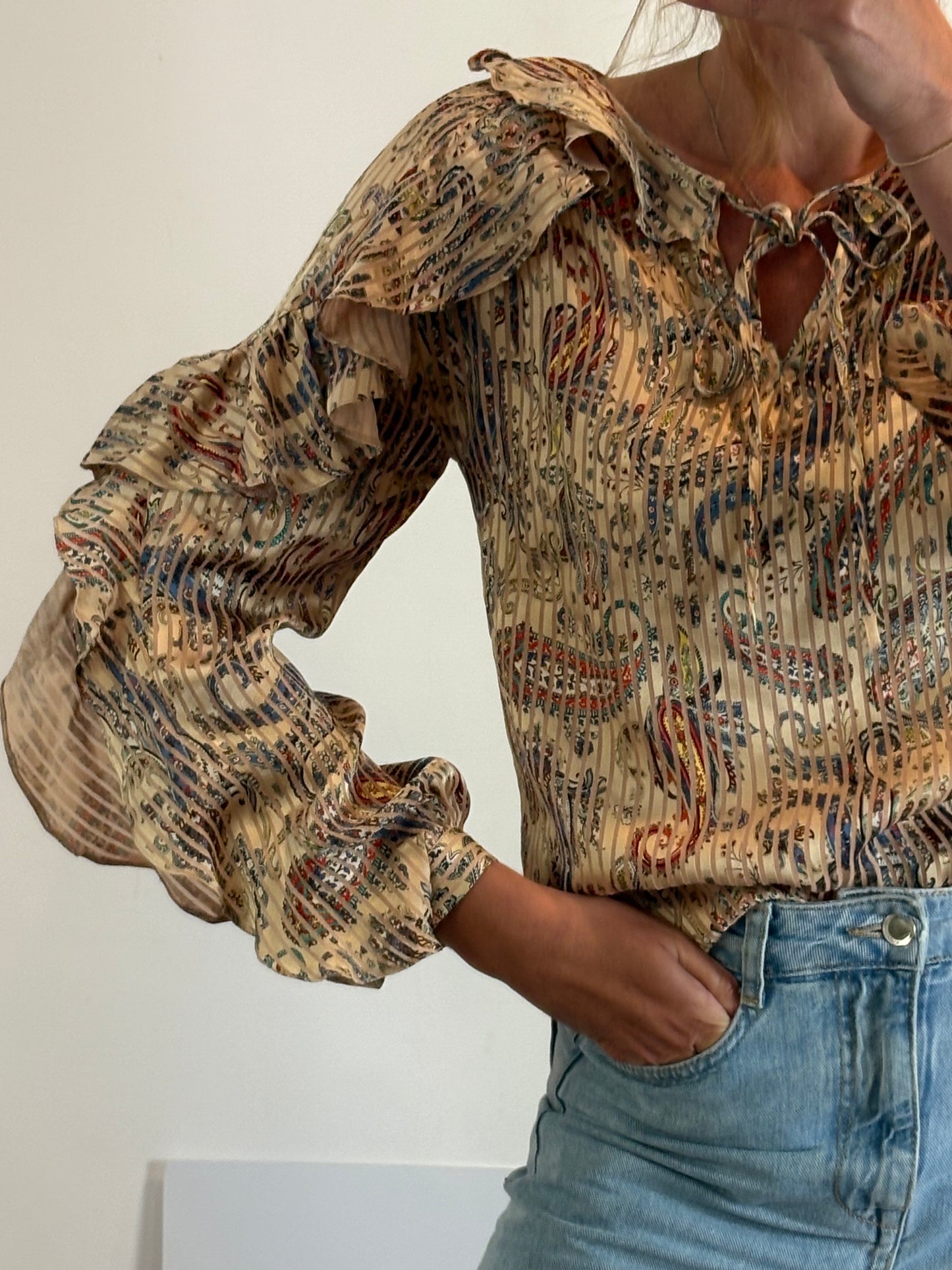 MAJE. Blusa estampada manga volante. T S