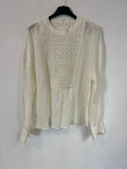 MANGO. Ecru blouse with neckline detail. Size XS