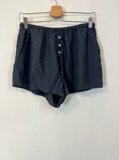 ZARA. Conjunto fluido gris blusa y shorts