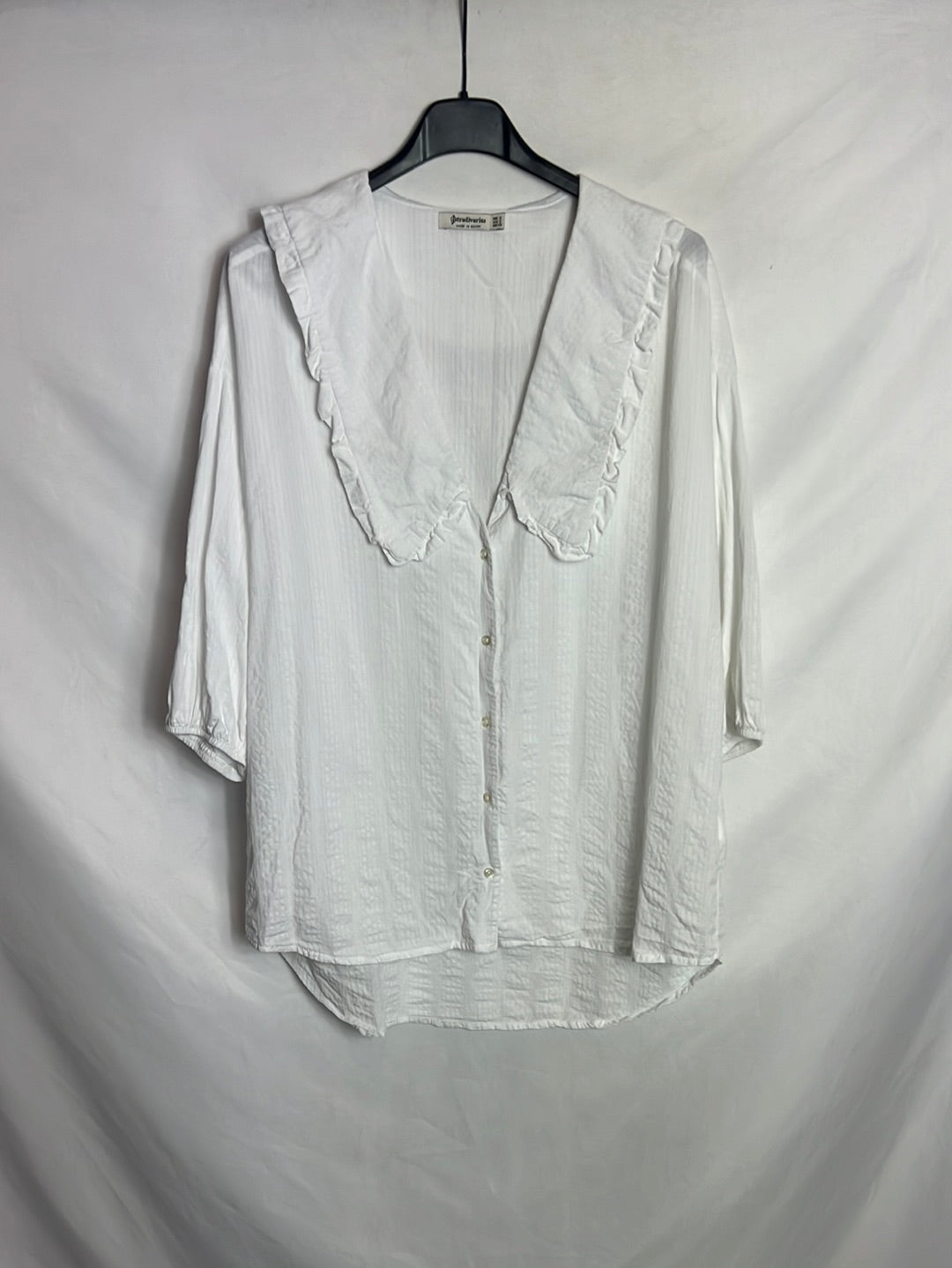 STRADIVARIUS . Blusa blanca textura cuellos. T S