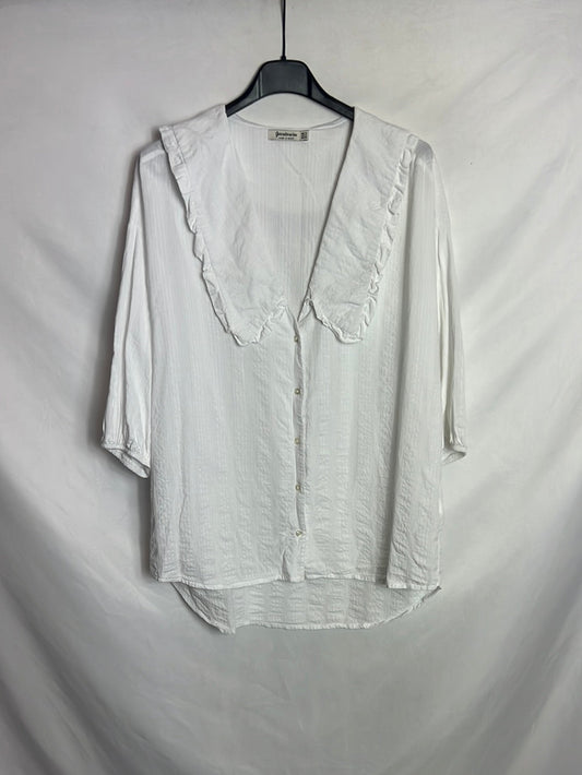 STRADIVARIUS. White blouse with textured collar. TS