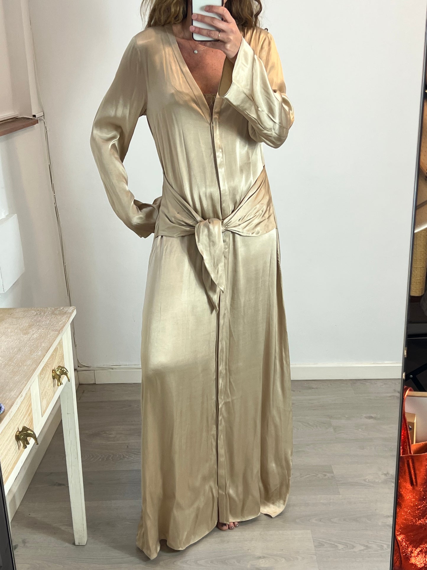 L'ACADEMI. Vestido largo beige satinando T.m