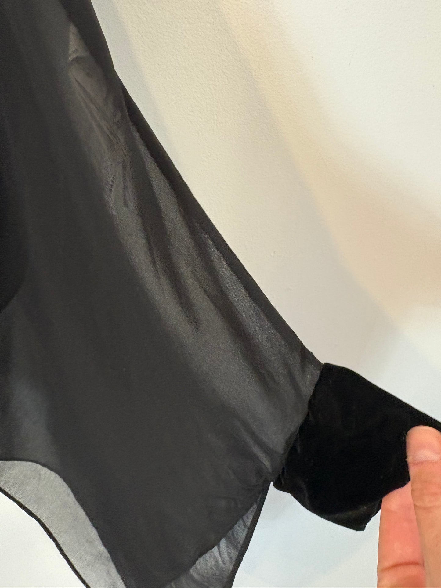 ZARA. Top/capa negro detalle en tercioelo