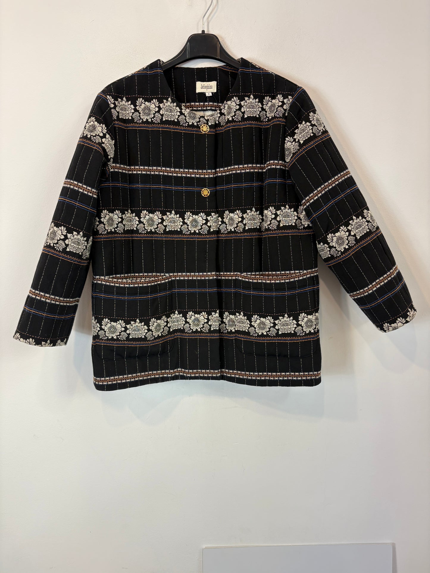 JOSEPHINE. Chaqueta  acolchada bordados