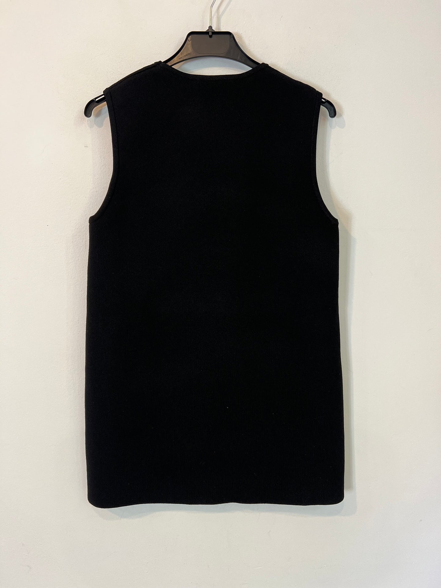 ZARA. Top negro punto botones T.s