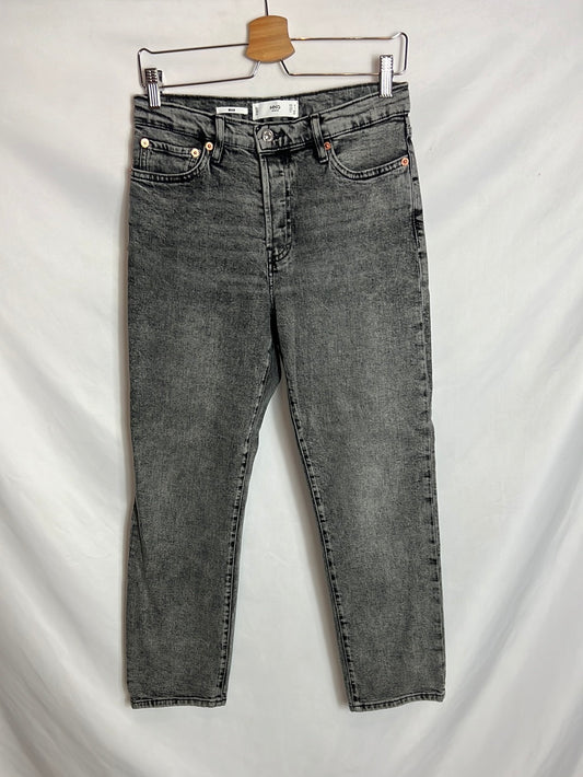 MANGO. Denim recto gris abotonado. T 36